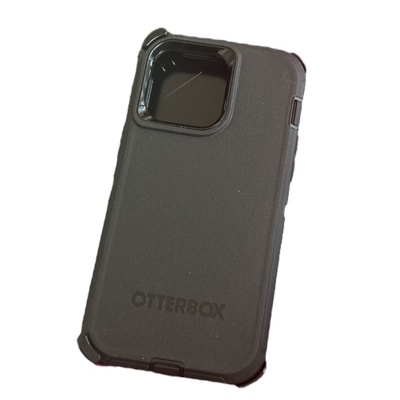 iPhone 14 Pro OtterBox Case - Picture 3 of 5
